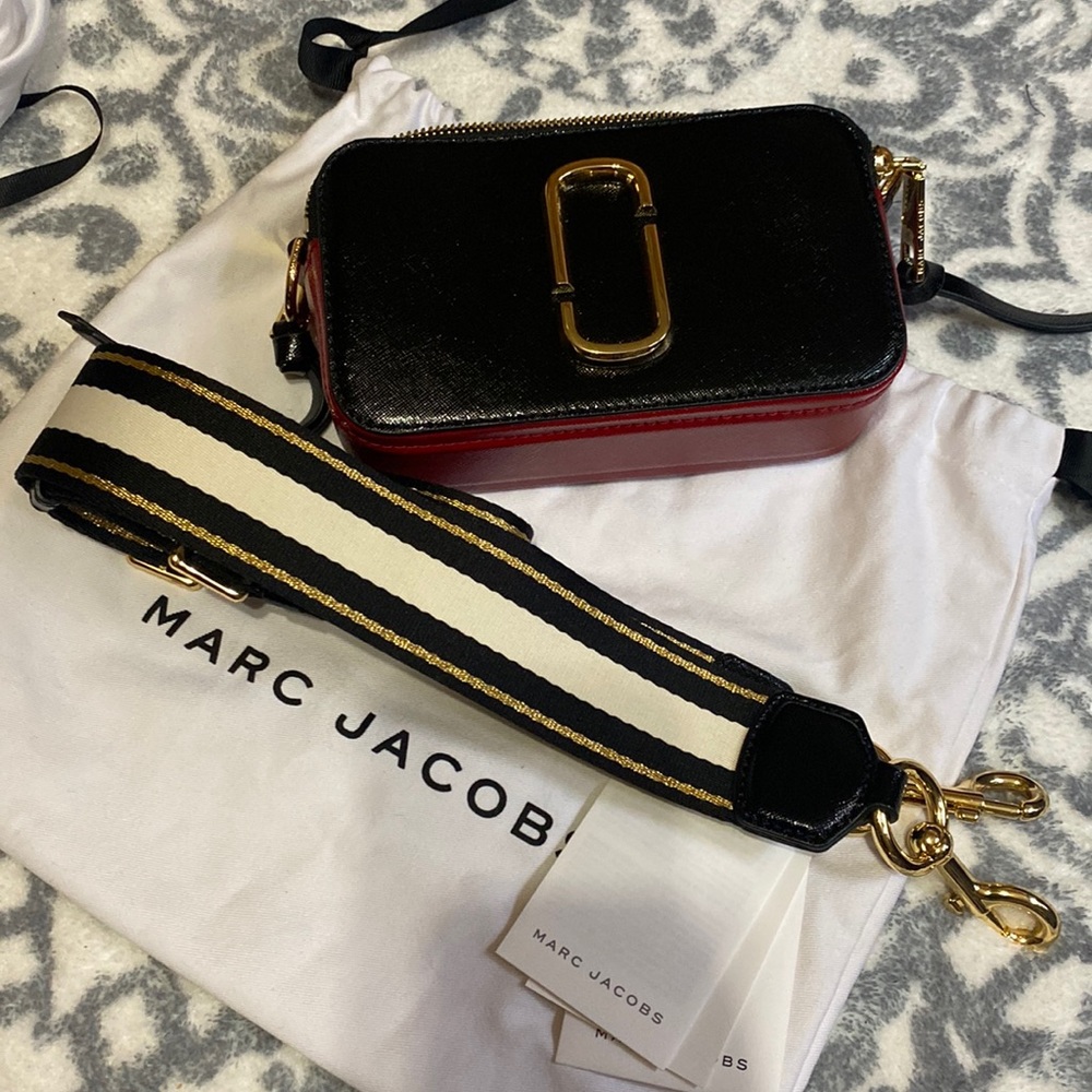 Marc Jacobs crossbody bag with dustbag and tags.